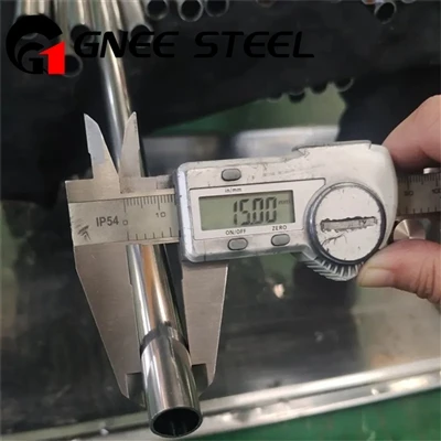 Cé acu Monel nó Inconel is daoire?